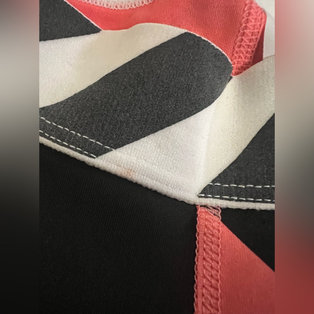 NWT Nike Pro Women’s Shorts in Coral/Black Stripes - Picture 8 of 9